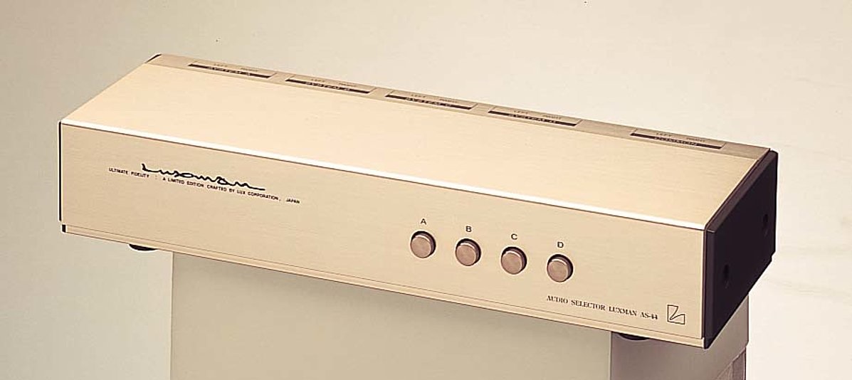seitliche Front Luxman AS-44