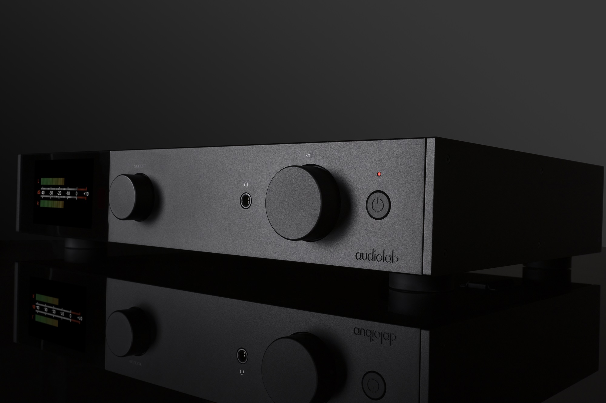 seitliche Front audiolab 9000Q Black