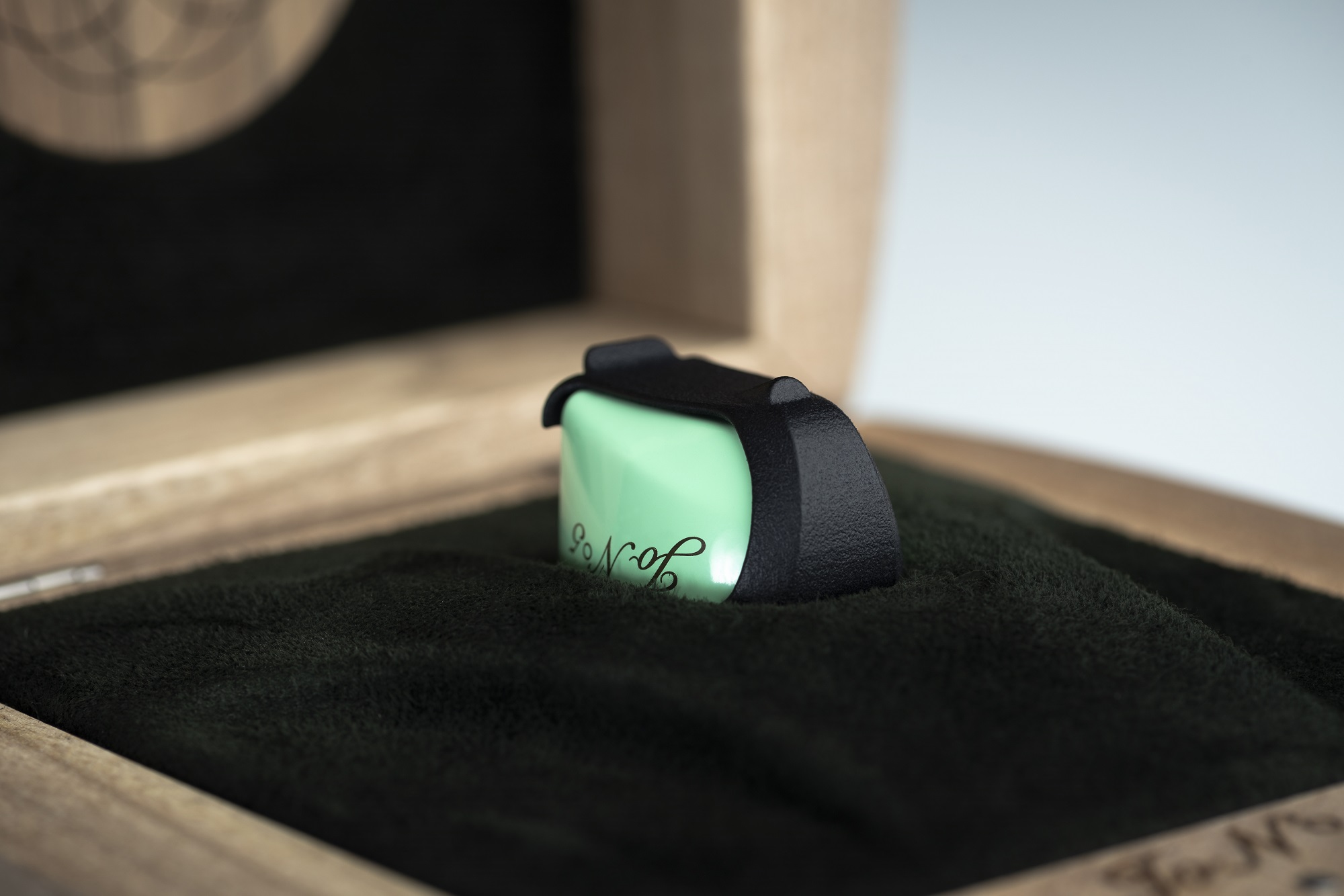 Detail European Audio Team - JO N°5 in Holzbox