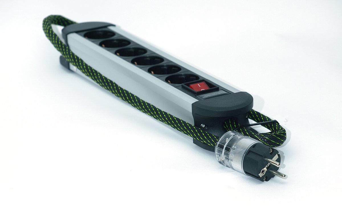 Front TCI Emerald Constrictor 6way Powerblock EU-Schuko 1m